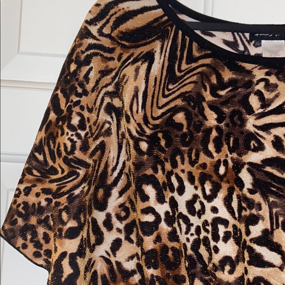 😊FREE😊W/ $25 Purchase - Animl print blouse top - Plus Sized